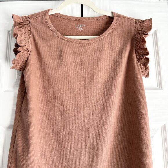 LOFT Short Sleeve Shirt Size XS Dusty Rose Textured Knit Ruffle Sleeve Top - Picture 2 of 9